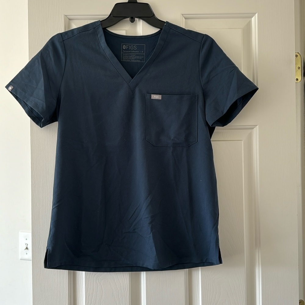 Figs scrub top